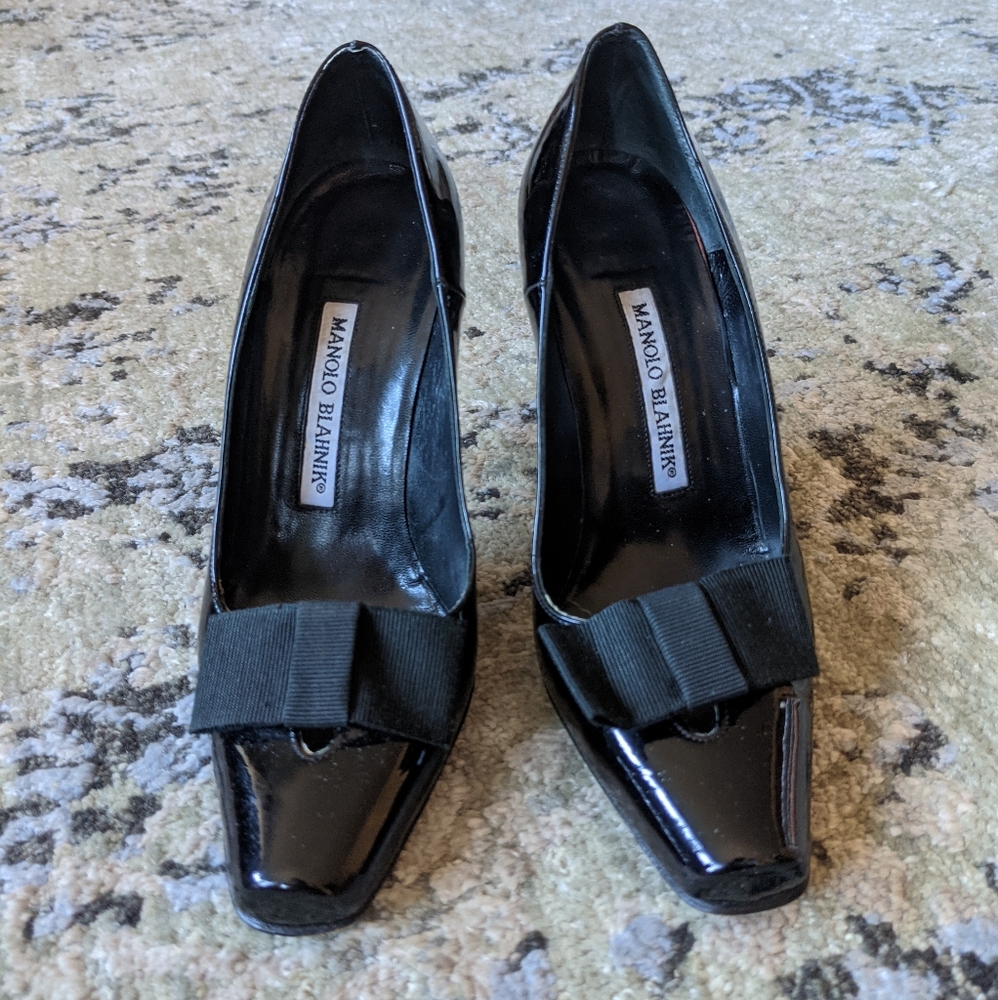 Manolo Blahnik Pointer heels with bows